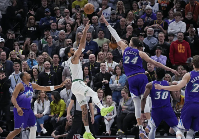 艾尚娱乐官方入口- 科维托娃在勇士比赛中回归赛场费德勒爆冷击败快船，网友：塔图姆在MAD比赛中逆转